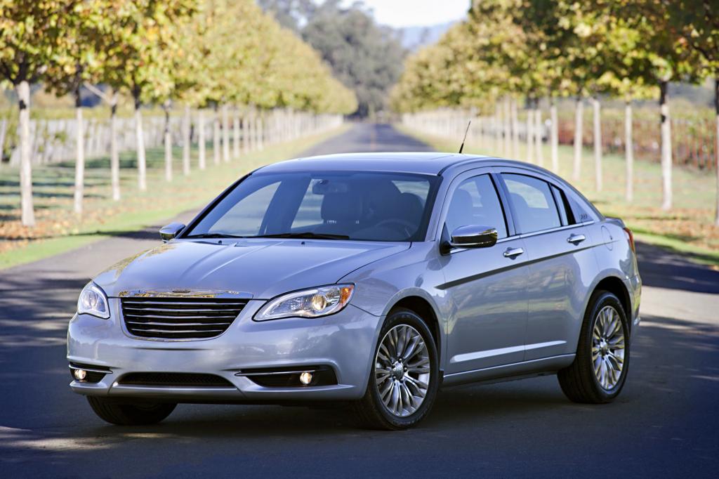 Der Chrysler Sebring steht nun nach einer umfassenden Überarbeitung als Chrysler 200 im Programm