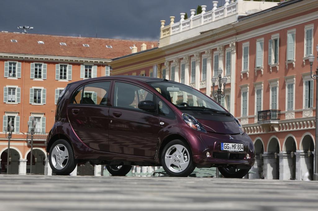 Der Mitsubishi i-MiEV steht seit vergangenem Dezember bei den Händlern und kostet 34.390 Euro