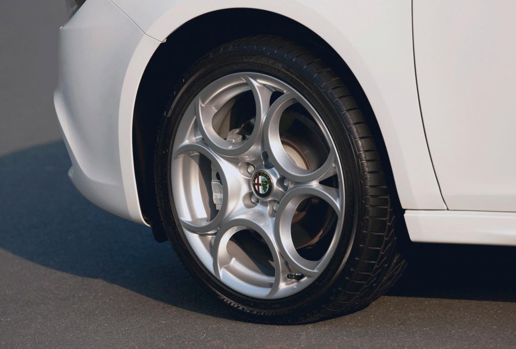 Der Schönheit kleine Fehler, der Alfa Mito