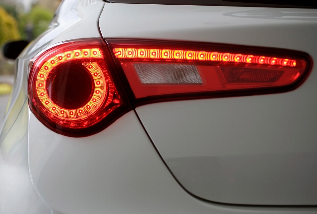 Der Schönheit kleine Fehler, der Alfa Mito