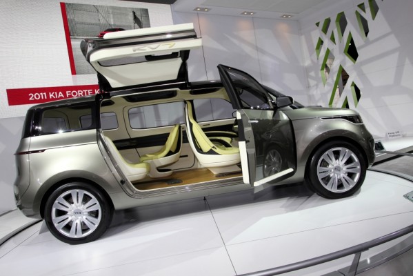 Detroit 2011: Kia präsentiert Van mit Flügeltüren
