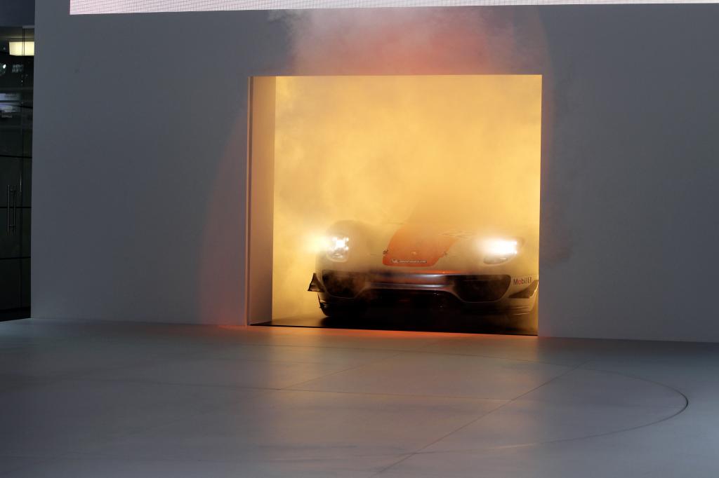 Detroit 2011: Porsche stellt den 918 RSR vor