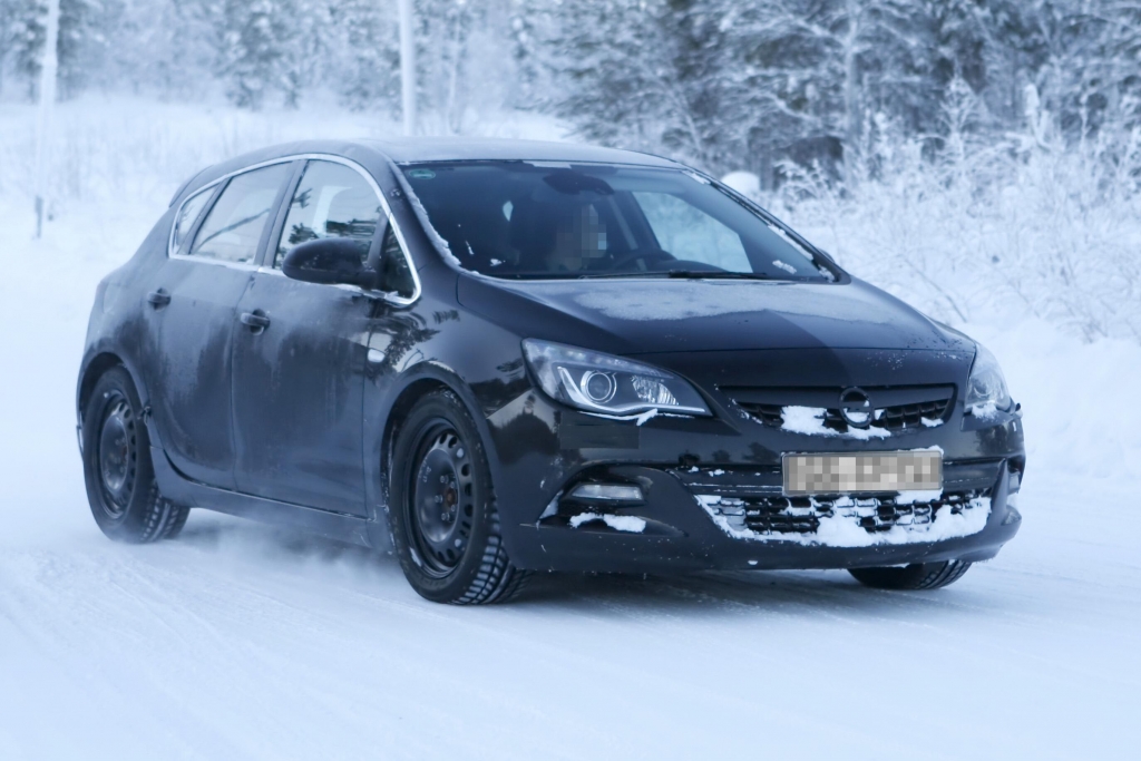 Die Frontpartie des Opel Astra wurde für den GSi neu gestaltet. Große Lufteinlässe und schmale Leuchteinheiten für Tagfahrlicht dominieren. | fotos: lehmann photo-syndication