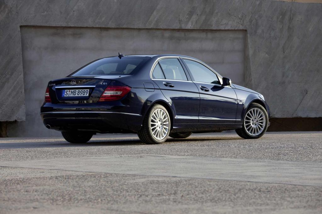 Die Mercedes-Benz C-Klasse wird nur am Rande der Messe gezeigt