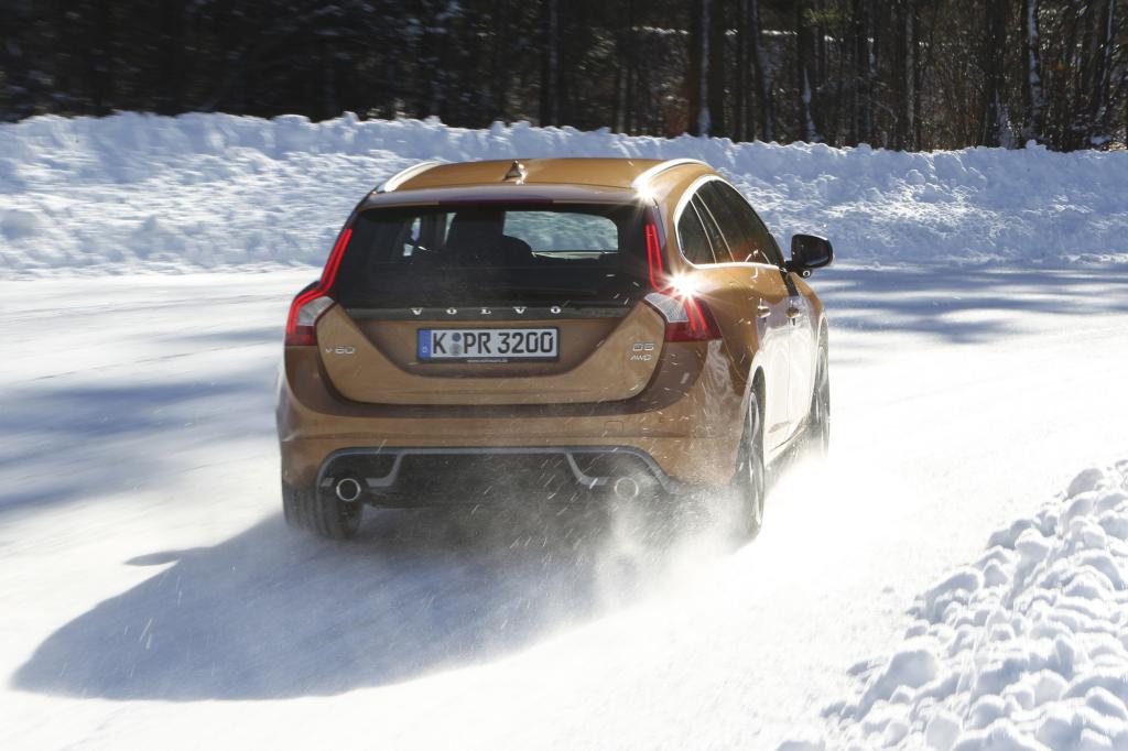 Die Reifen des V60 AVD beißen sich in den Schnee