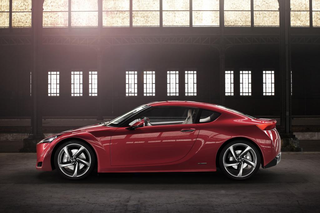Die Sportwagenstudie wurde erstmals auf der Tokio Motorshow 2009 gezeigt