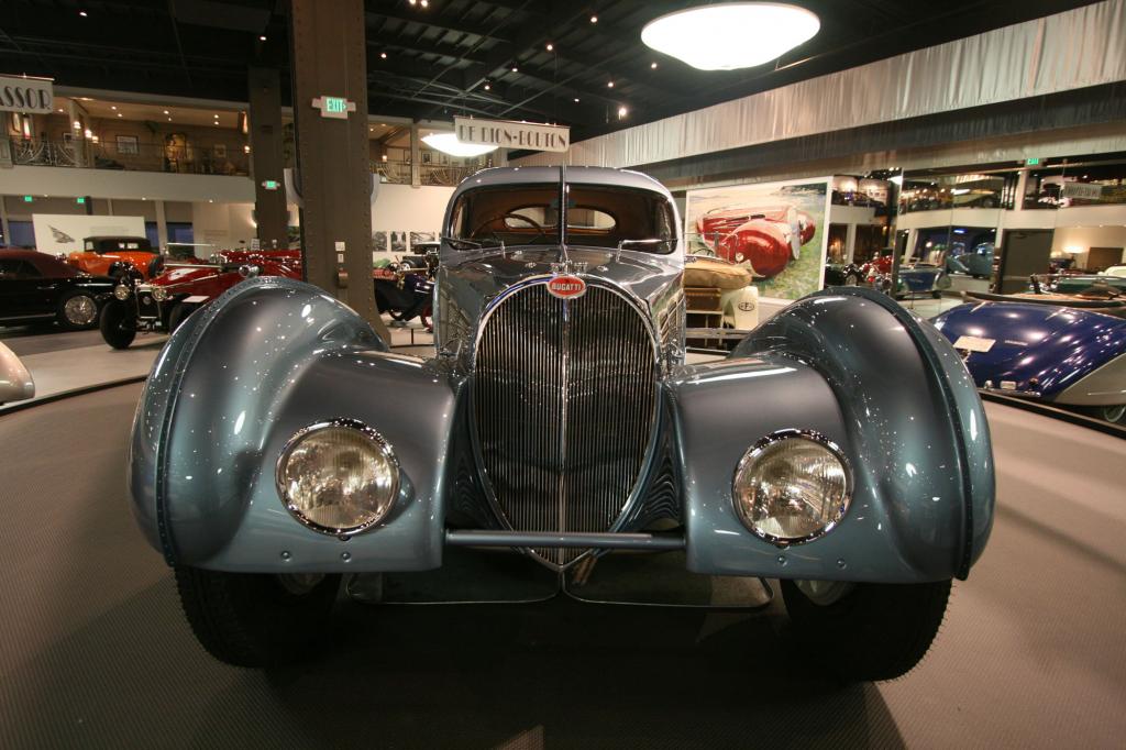 Dieses Bugatti 57SC Atlantic Coupé von 1936 hat im Mai 2010 für einen Schätzpreis zwischen 30 und 40 Millionen Dollar den Besitz
