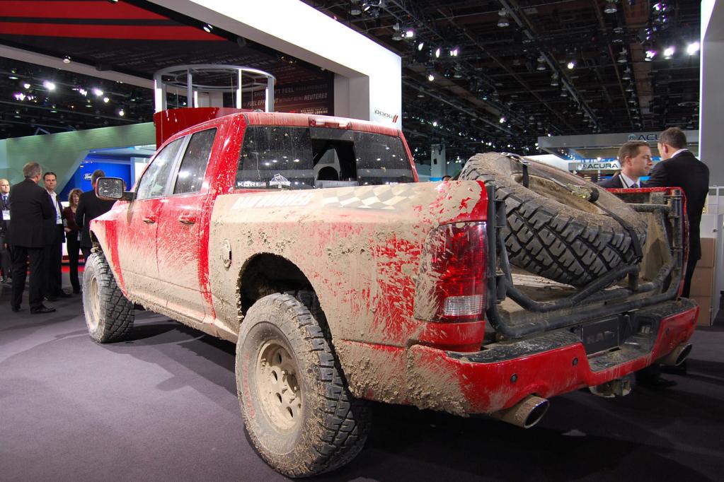 Dodge zeigt seinen dreckverschmierten Pick-up. 