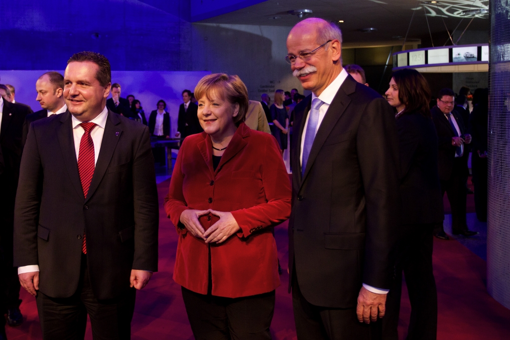 Dr. Dieter Zetsche, Vorsitzender des Vorstands der Daimler AG und Leiter von Mercedes-Benz Cars, Bundeskanzlerin Dr. Angela Merkel und Stefan Mappus, Ministerpräsident des Landes Baden-Württemberg beim Festakt zum 125. Geburtstag des Automobils