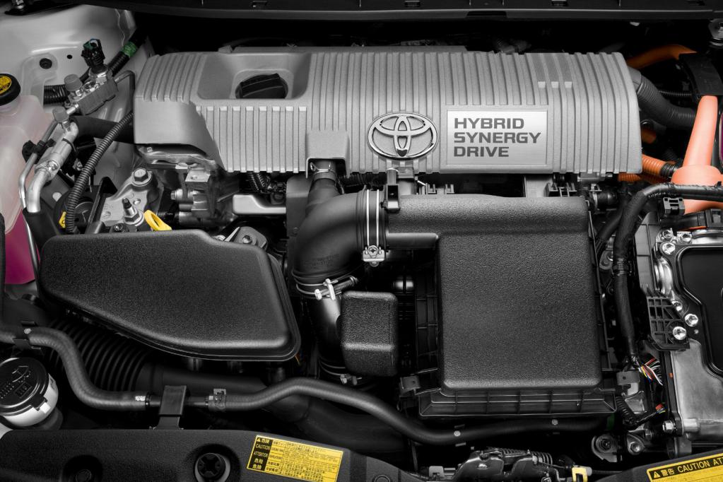 Ein Elektromotor, ob allein oder als Kombination mit dem Verbrennungsmotor, benötigt Batterien als Energiespeicher. 