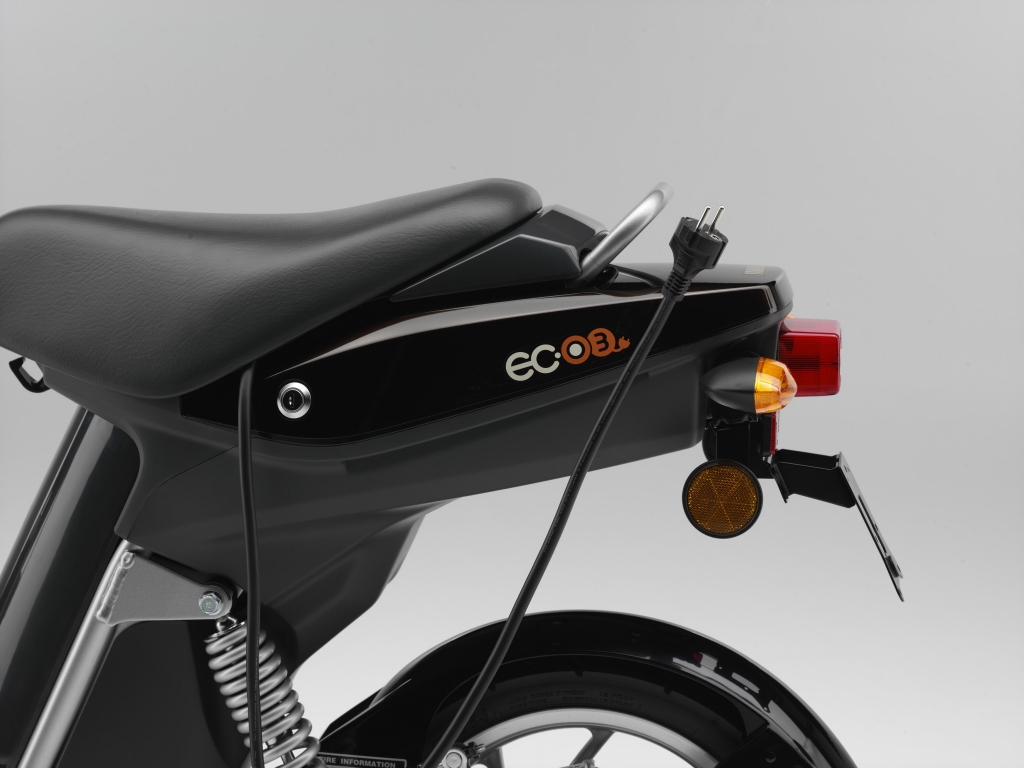 Elektrofahrzeug Yamaha EC-03 für ausgesuchte Märkte ab 2.395 Euro verfügbar