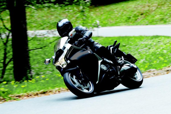 Fahrbericht Honda VFR 1200FD: Echte Technologieträger schalten selbst 