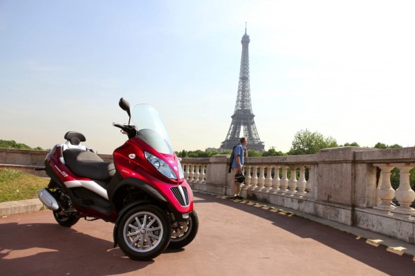 Fahrbericht Piaggio mp3 300 LT: Dreirad-Dynamik 
