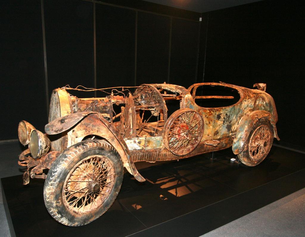 Faible für flotte Franzosen - dieser Bugatti wurde 2010 aus dem Lago Maggiore geborgen