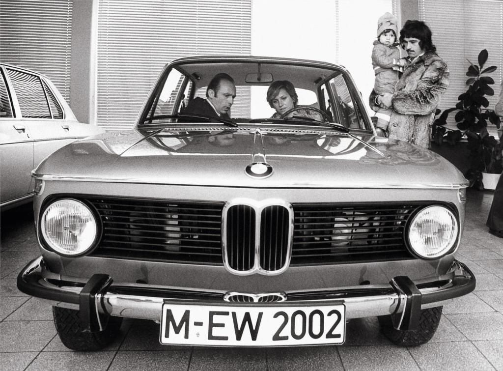 Fußballer Gerd Müller und sein BMW 2002