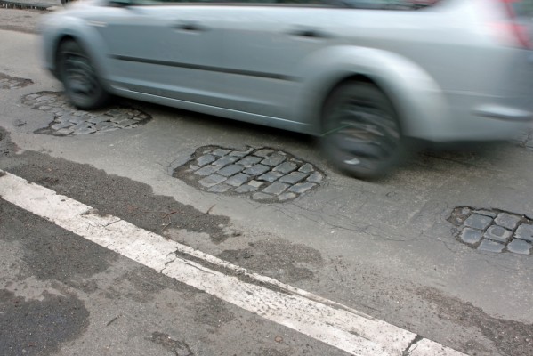 Glosse: Asphaltlöcher mit Nutella zukleistern 