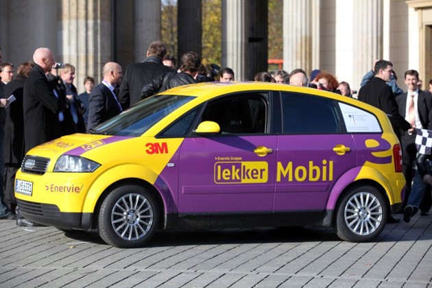 Heißer Schlitten: Elektroauto geht in Flammen auf.