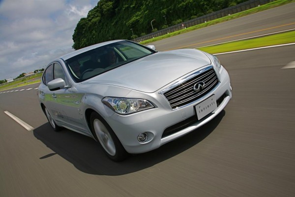 Infinit M35h - Erster Hybrid der Edelmarke