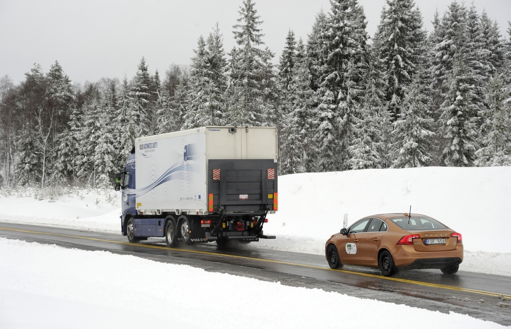 Kolonnefahren im HighTech-Zeitalter - Das Sartre-System von Volvo
