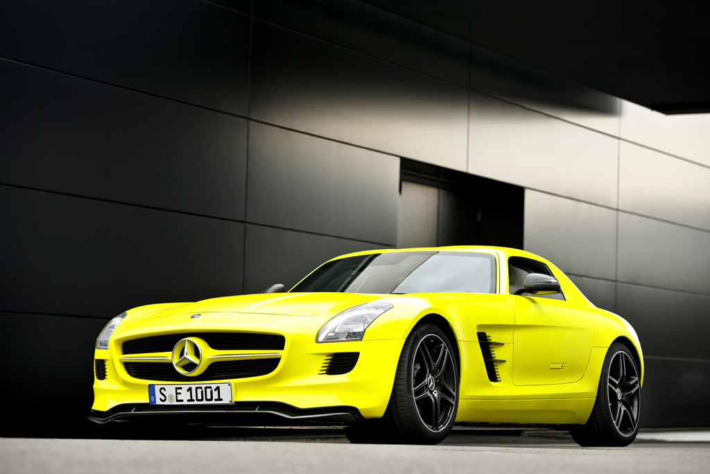 Kontrast: So sehen supermoderne Mercedes-Hochleistungssportwagen wie der Prototyp SLS AMG E-Cell mit reinem Elektroantrieb aus.