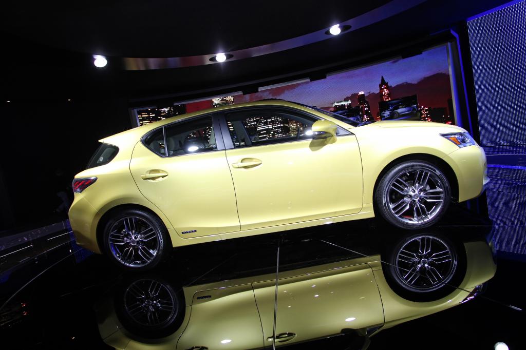 Lexus CT 200h.