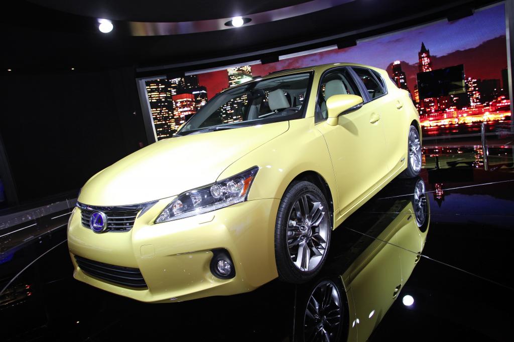 Lexus CT 200h.