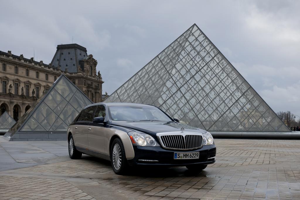 Maybach untertsützt den Louvre in Paris.