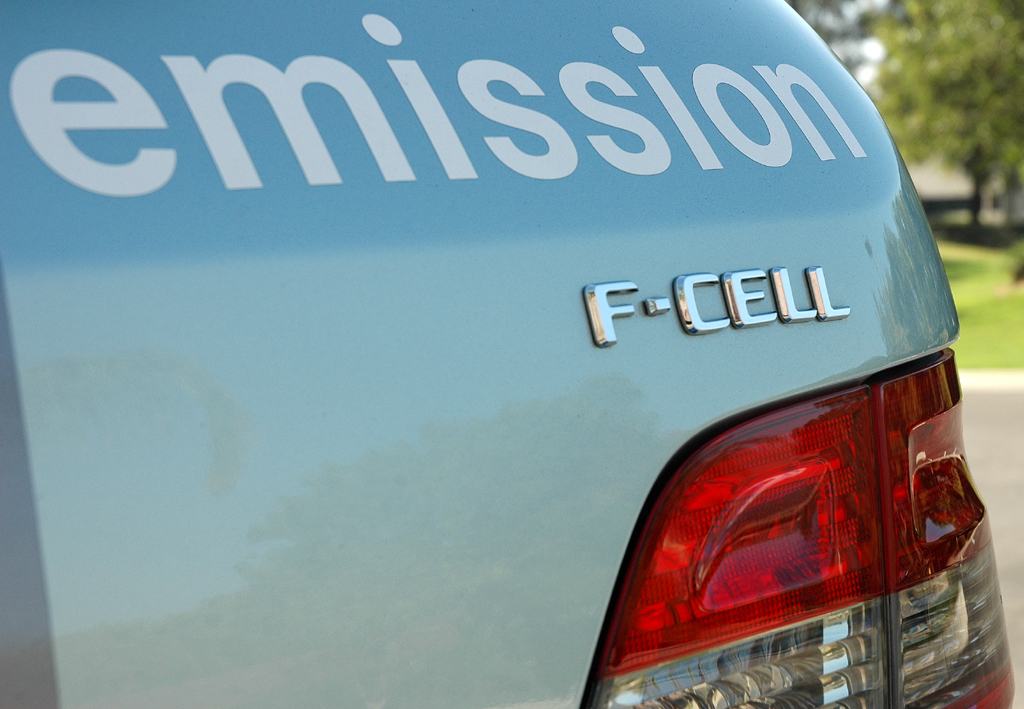 Mercedes B-Klasse F-Cell: Heckaufnahme mit Modellschriftzug. 