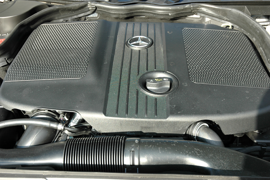 Mercedes C-Klasse: Blick unter die Motorhaube des 2,2-Liter-Vierzylinder-Selbstzünders. 