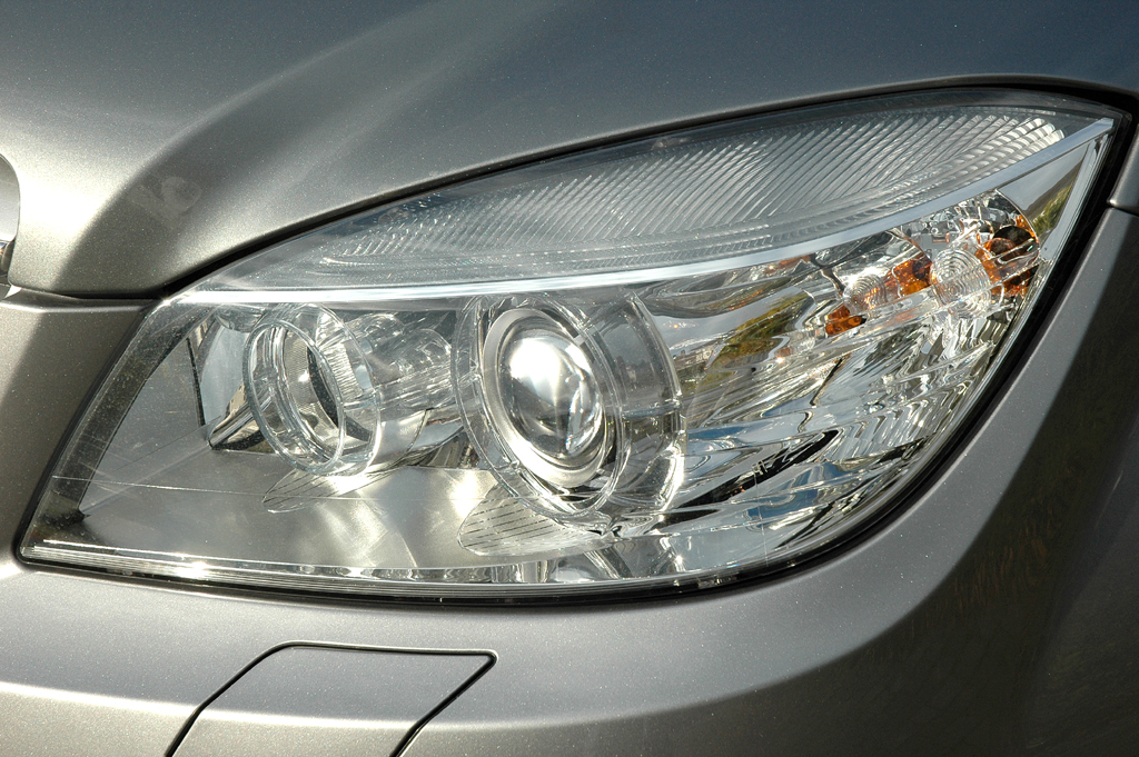 Mercedes C-Klasse: Moderne Leuchteinheit vorn. 
