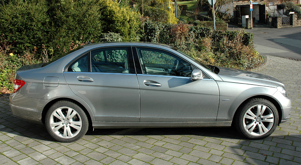 Mercedes C-Klasse: Seitenansicht der kompakten Premiumlimousine.
