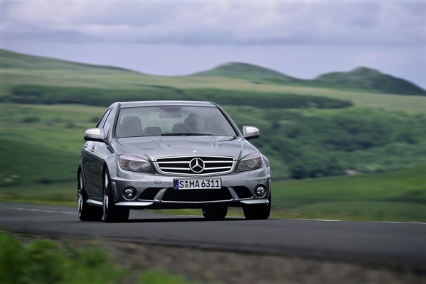Mercedes C63 AMG - Durchtrainierte Mittelklasse