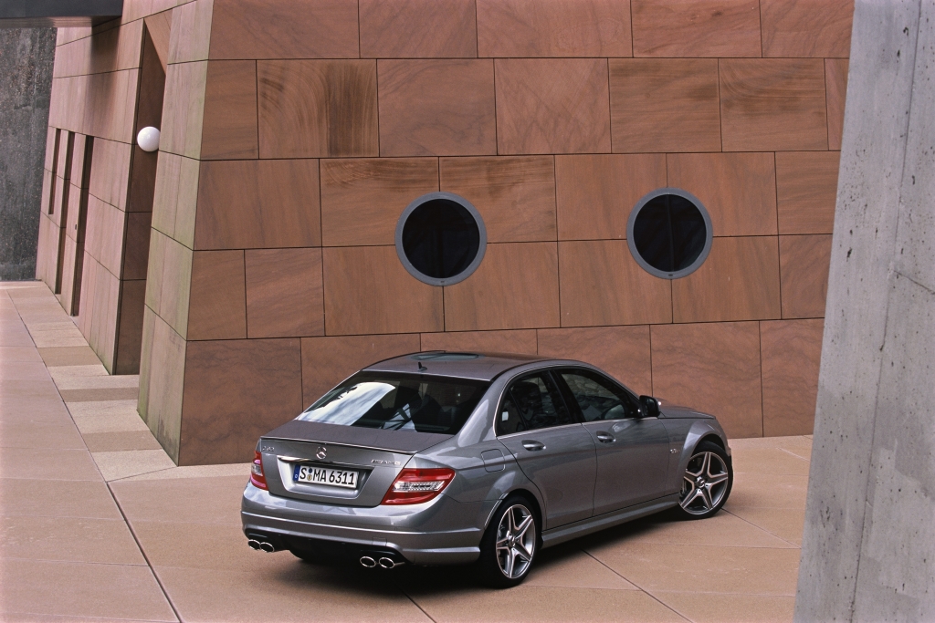 Mercedes C63 AMG - Durchtrainierte Mittelklasse