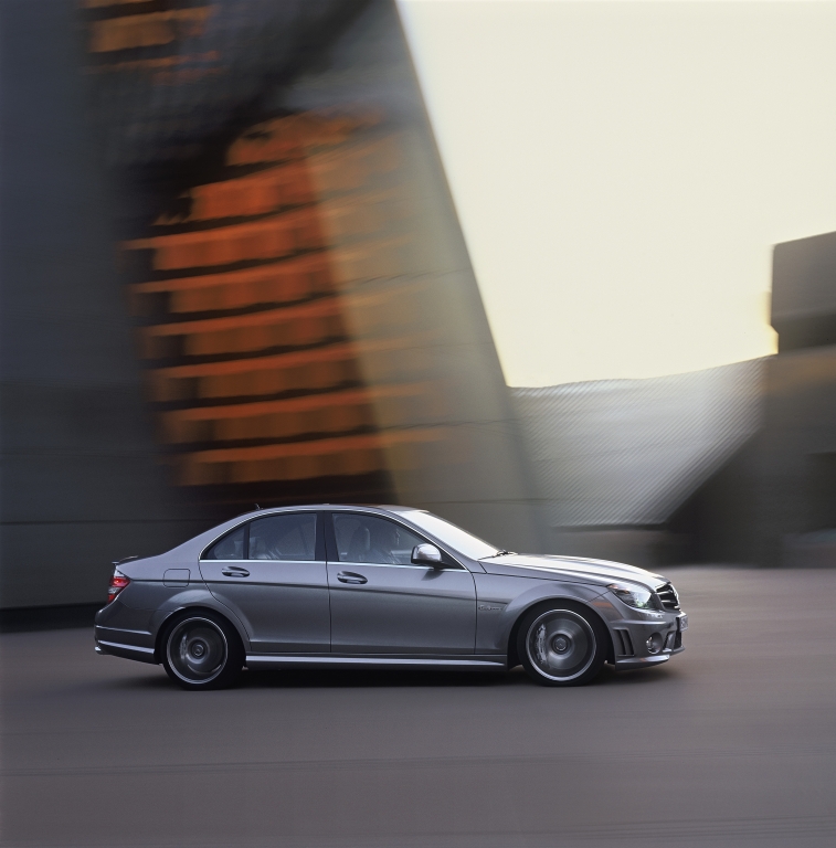 Mercedes C63 AMG - Durchtrainierte Mittelklasse
