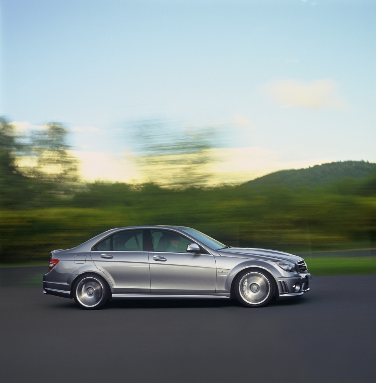 Mercedes C63 AMG - Durchtrainierte Mittelklasse