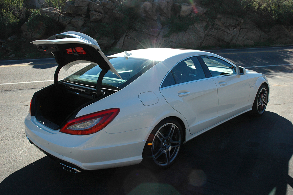 Mercedes CLS 63 AMG: Ins Gepäckabteil passen stattliche 520 Liter hinein.