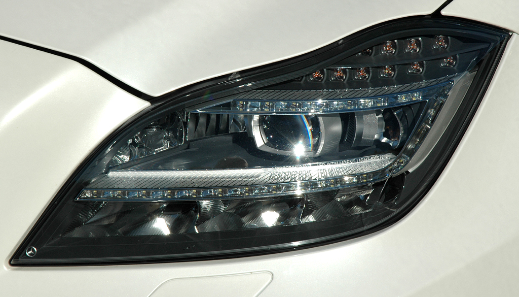 Mercedes CLS 63 AMG: Moderne Leuchteinheit mit LED-Scheinwerfern vorn. 