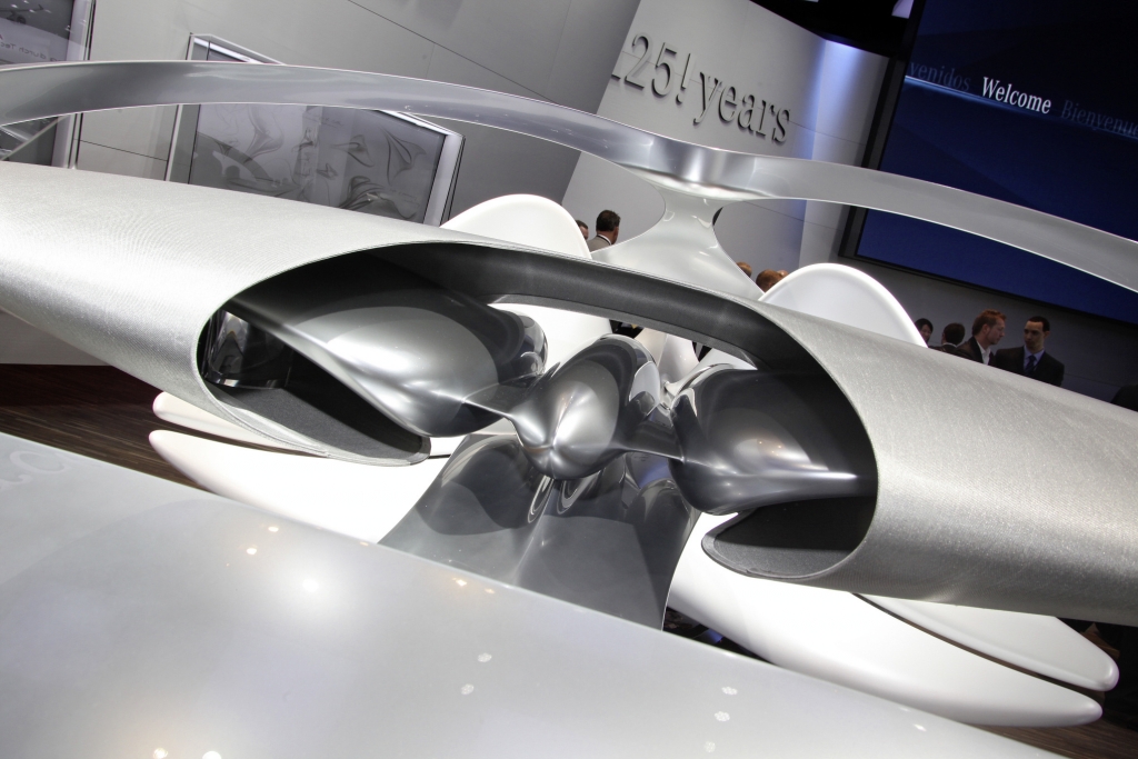 Mercedes-Skulptur: Interieur als Kunstwerk 