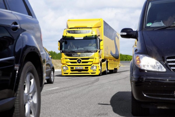 Mit modernen Lkw-Bremsassistenten Unfälle vermeiden 