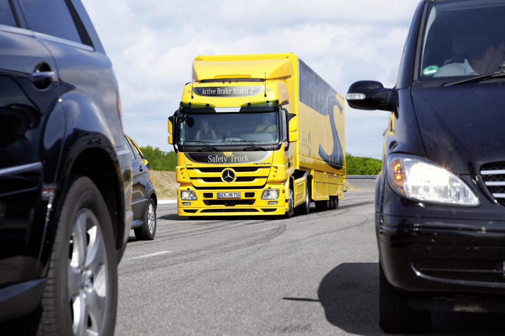 Mit modernen Lkw-Bremsassistenten Unfälle vermeiden 