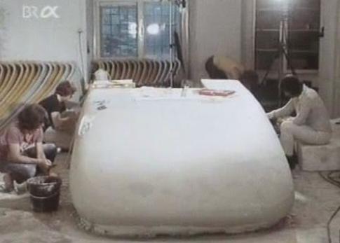 Monate arbeitete der Künstler in seinem Berliner Atelier an dem Wagen, Foto:Ebay