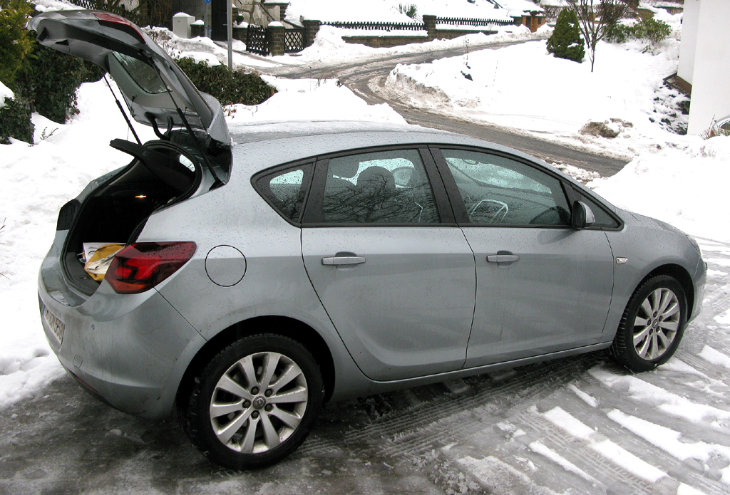 Opel Astra Diesel: In den Kofferraum passen gute 370 bis über 1230 Liter Gepäck hinein. 