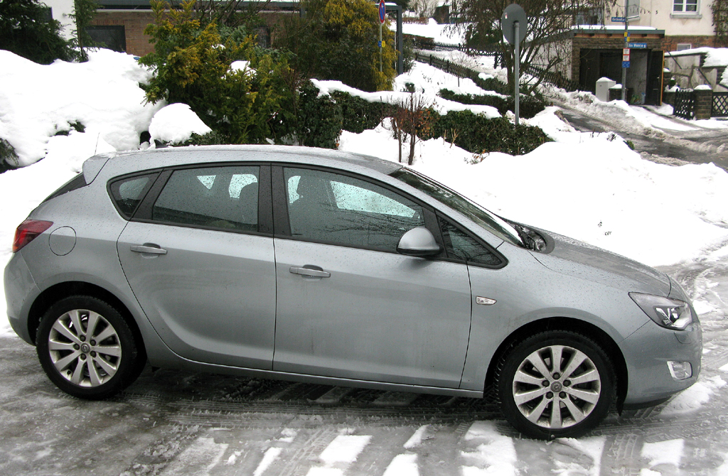 Opel Astra Diesel: Seitenansicht des Ford-Focus-Konkurrenten in der VW-Golf-Klasse.