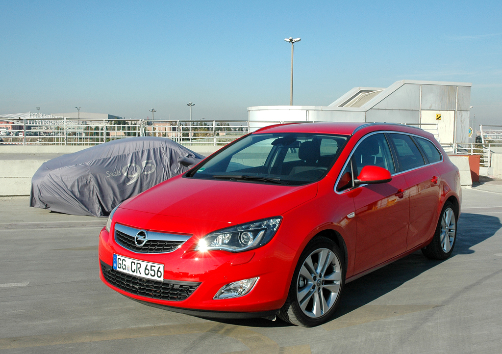 Opel-Kombi Astra Sports Tourer, 2010.