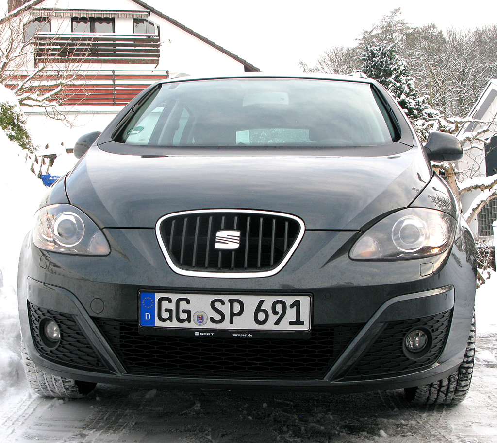 Seat Altea XL: Blick auf die Front des Kompaktkombis. 