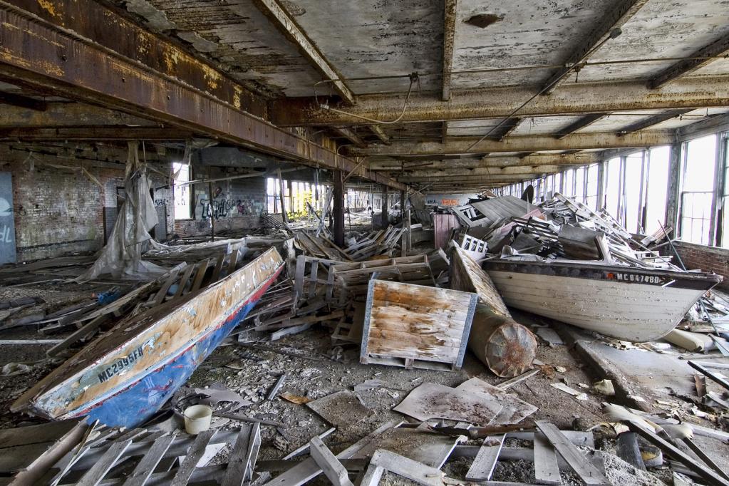 Stumme Zeugen des Verfalls: Wie die Autostadt Detroit stirbt 