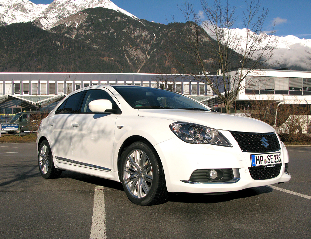 Suzuki bietet im Swift permanenten und im Kizashi zuschaltbaren Allrad an