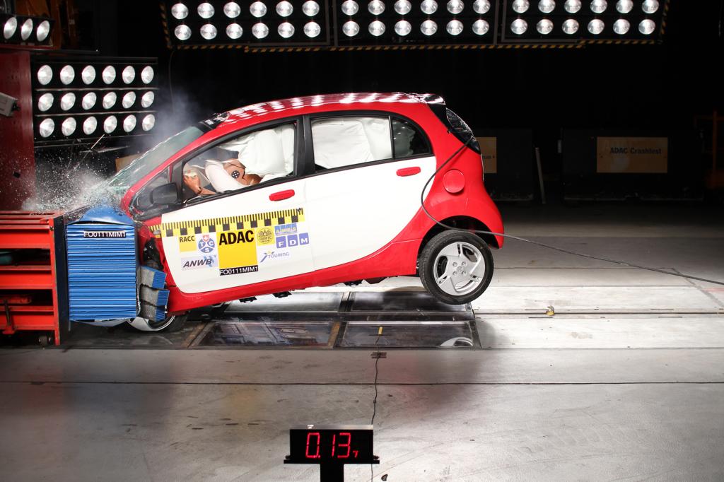 Unfallsicherheit - Erstes Serien-E-Auto besteht ADAC-Crashtest