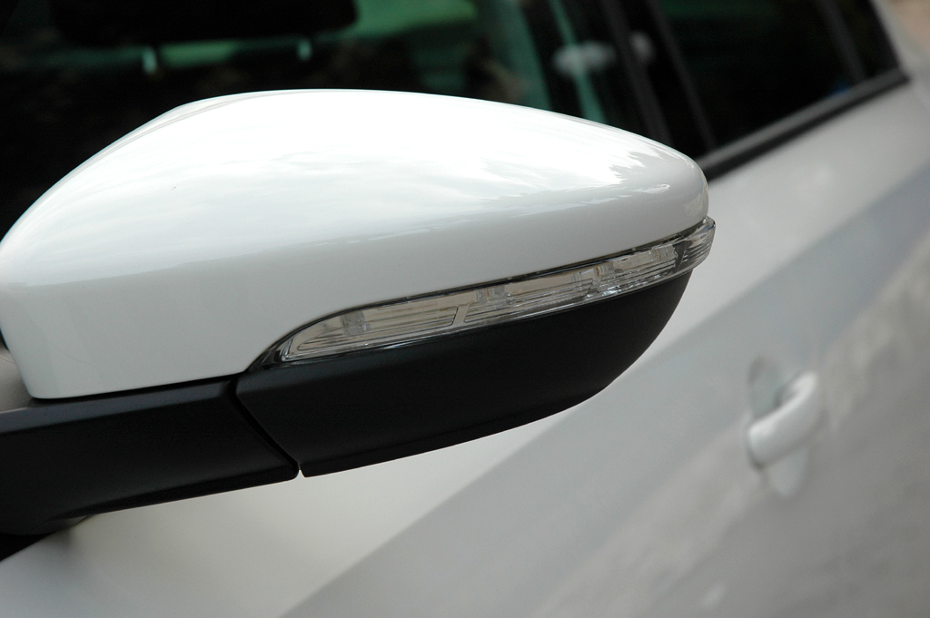 VW Jetta: In die beiden Außenspiegel sind Blinkerleisten integriert. 