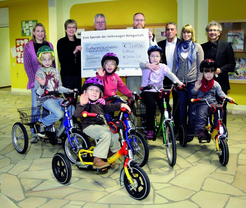 Volkswagen Mitarbeiter spenden rund 5 000 Euro an Wolfsburger Schule